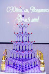  Пирамида из шампанского на свадьбу