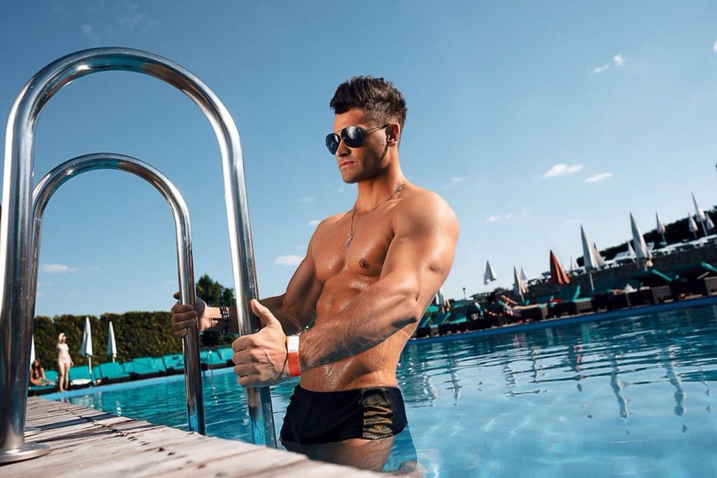 Заказать стриптизера Алехандро